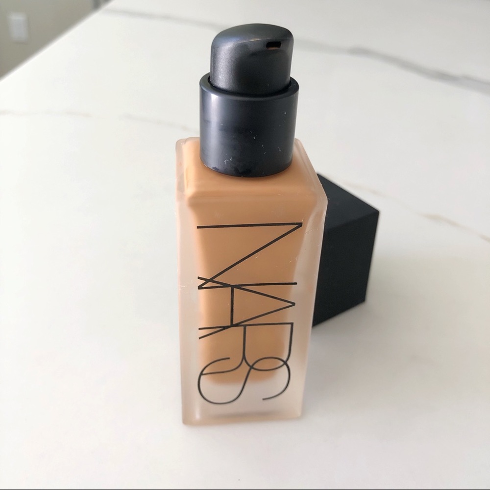 NARS Luminous Foundation in Cadiz